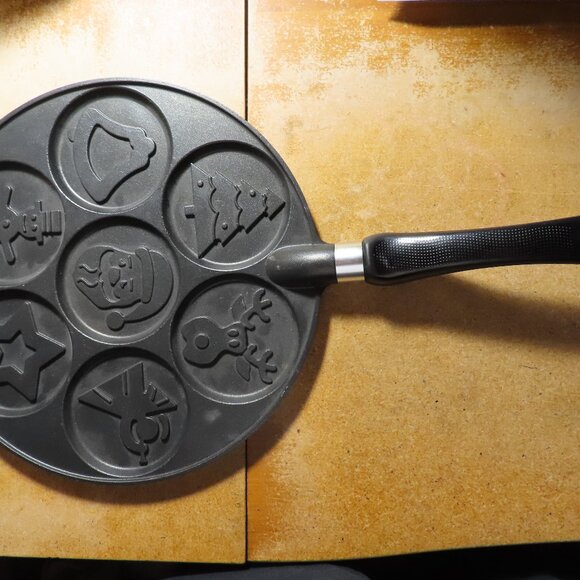 Nordic Ware Other - Nordic Ware Christmas Pancake Griddle